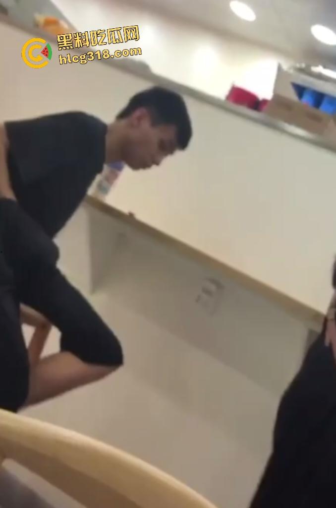 当众打飞机合集！来学学这些大神是如何在公共场合射精还不被发现的吧！-1