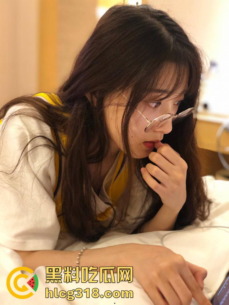 苏州财经大学【张薇薇】，身材纤细大奶校花，被曝为钱私下兼职卖淫，被金主爆操无毛嫩穴！-1