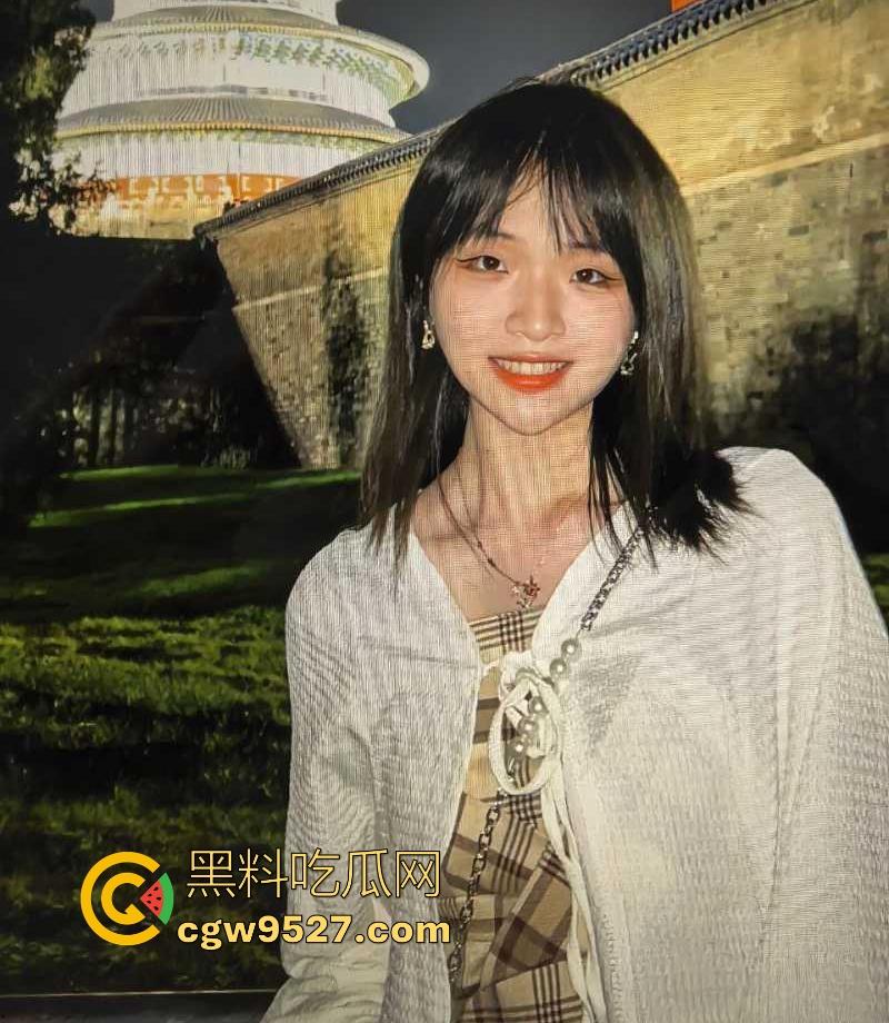 浙江大学反差小母狗【袁梓琪】网上聊骚约炮，骚照勾引炮友，被约见面直接狂干，私密视频被流出！-5