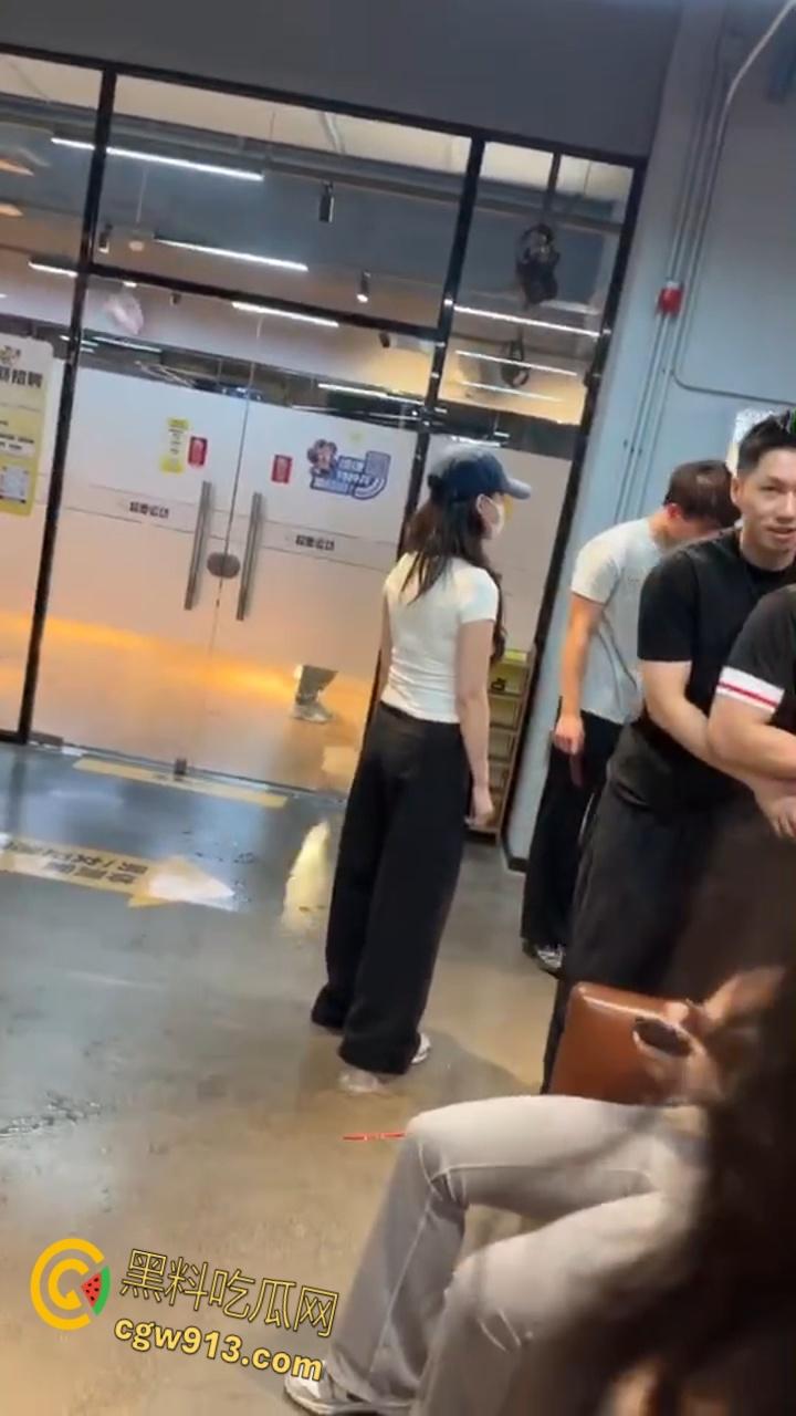 厦门超鹿健身房【郭毅鸿】，同时约了好几个女学员，时间管理大师翻车，被女学员找上门狂扇耳光 ！-7