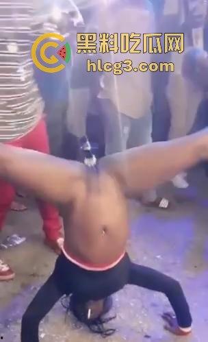 斯达黎加黑妹『 CARLOS』国庆日聚会现场 当众脱光表演阴道插啤酒瓶热舞-7