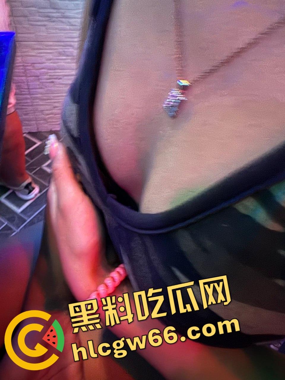 酒吧大奶实测夹火机，奶大不一定真牛，谁夹得住谁才配上床，不夹火机的别给我约！-6