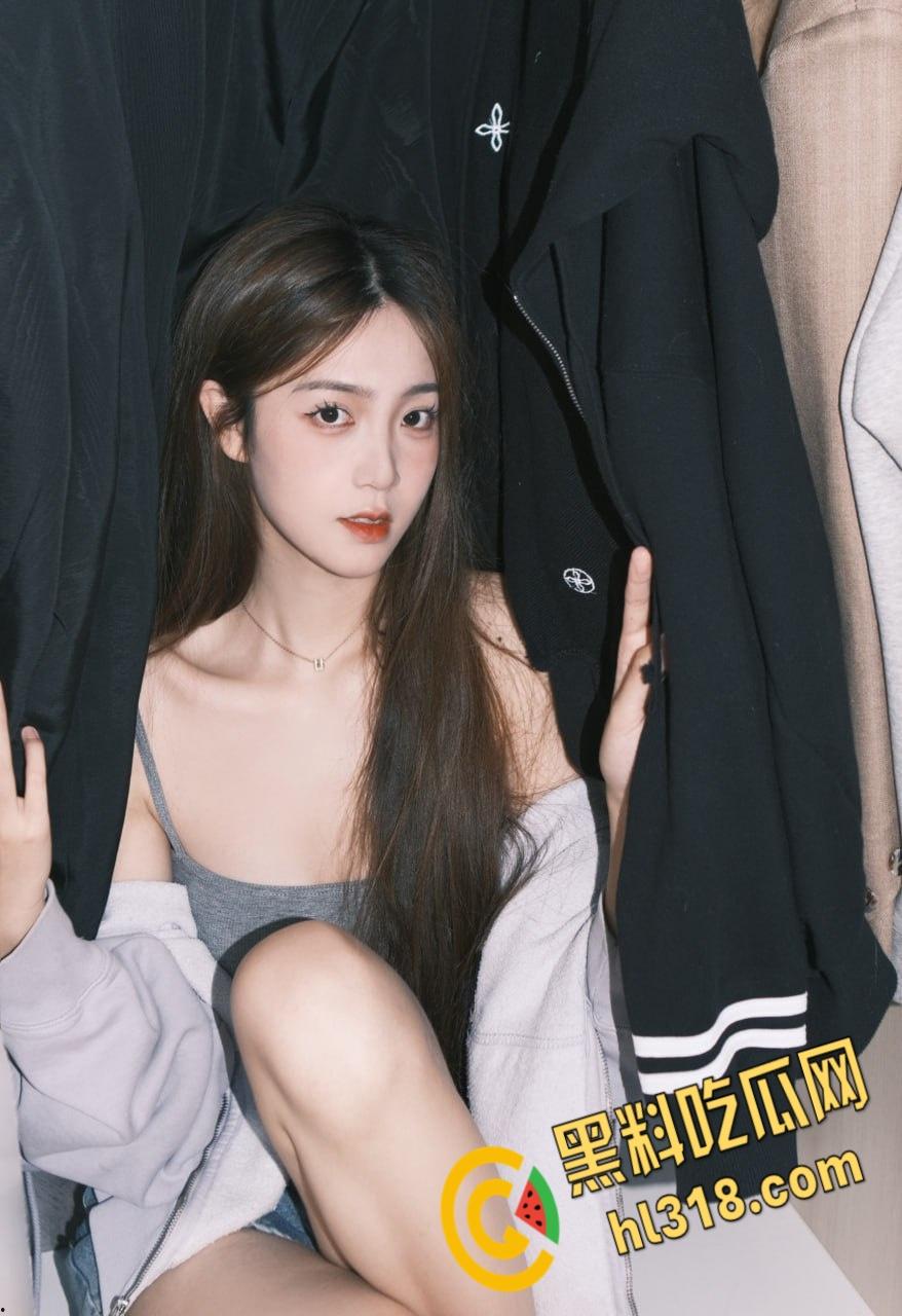 杭州科技大学校花【怡宝宝吖】，宿舍自慰直播，清纯少女宿舍抠穴浪翻天，手指沾满蜜汁放入口中销魂吮吸 !-1