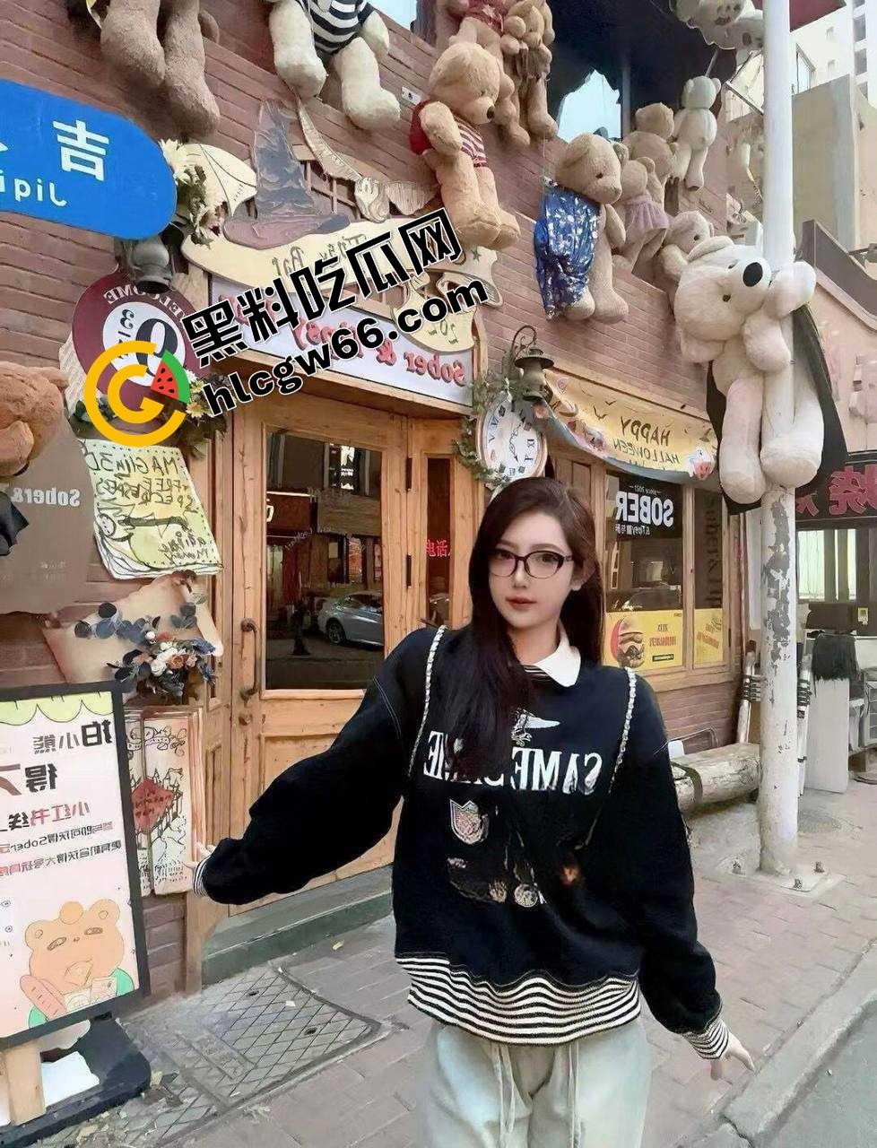 正宫老婆变野狗深圳【唐欣】被操翻视频外泄，装乖妻骗老公背地扒开浪穴露脸求操，三十多岁骚得跟小母狗一样！-1