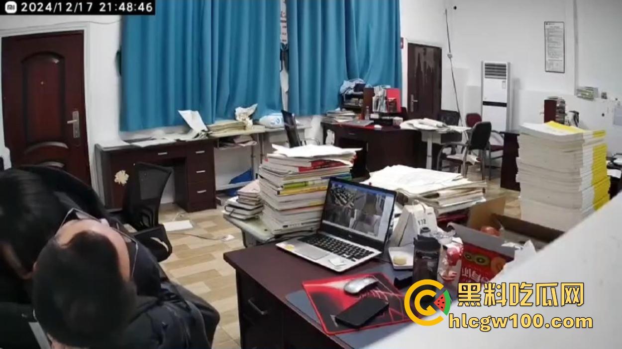 四川达州铭任园高中爆出办公室勾引学生丑闻，监控全程记录，人前讲台上授课，人后办公室搞暧昧 教书变勾引术了？-5