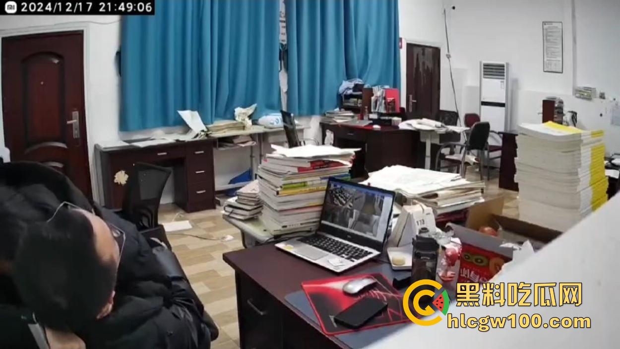 四川达州铭任园高中爆出办公室勾引学生丑闻，监控全程记录，人前讲台上授课，人后办公室搞暧昧 教书变勾引术了？-7