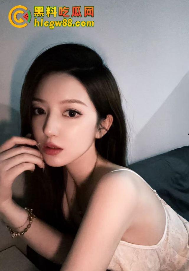 抖音约炮成都妹子『王月洁』富哥5W半个月SM调教全体验,比女朋友还主动骚到让人不想放手!-2