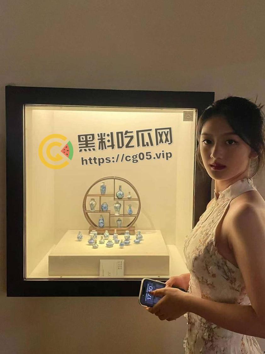 新加坡留学生 旧金山州立大学 【刘冰】被前男友实锤曝光多次约炮同校留学生【王子明】 带着眼睛这么闷骚 摘了竟然还挺清纯-2