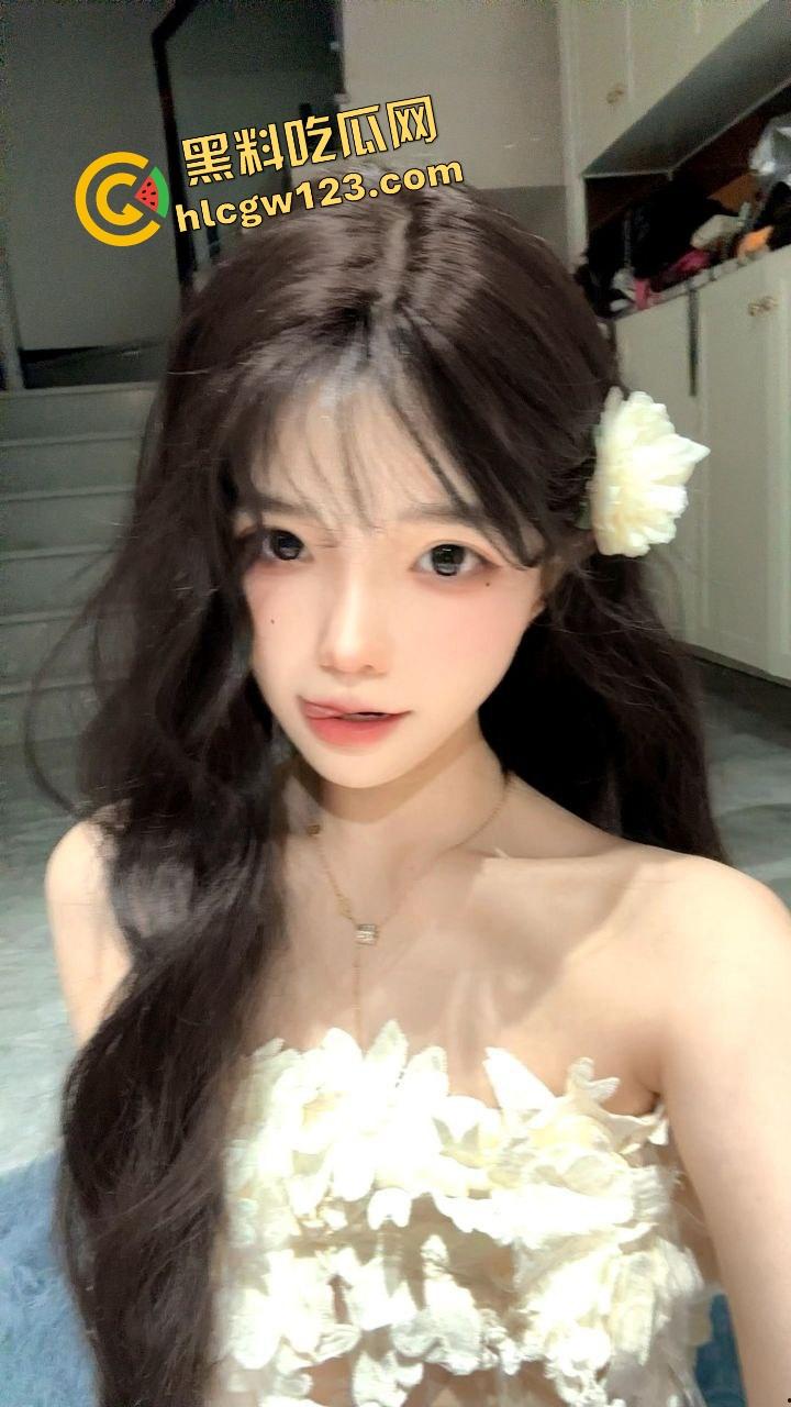 北京夜生活怎么玩？3个骚屁股排排站抽得啪啪响，富哥轮流抽射，汗的汗死，涝的涝死！-7