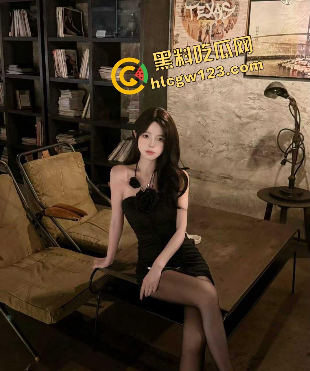 北京夜生活怎么玩？3个骚屁股排排站抽得啪啪响，富哥轮流抽射，汗的汗死，涝的涝死！-10