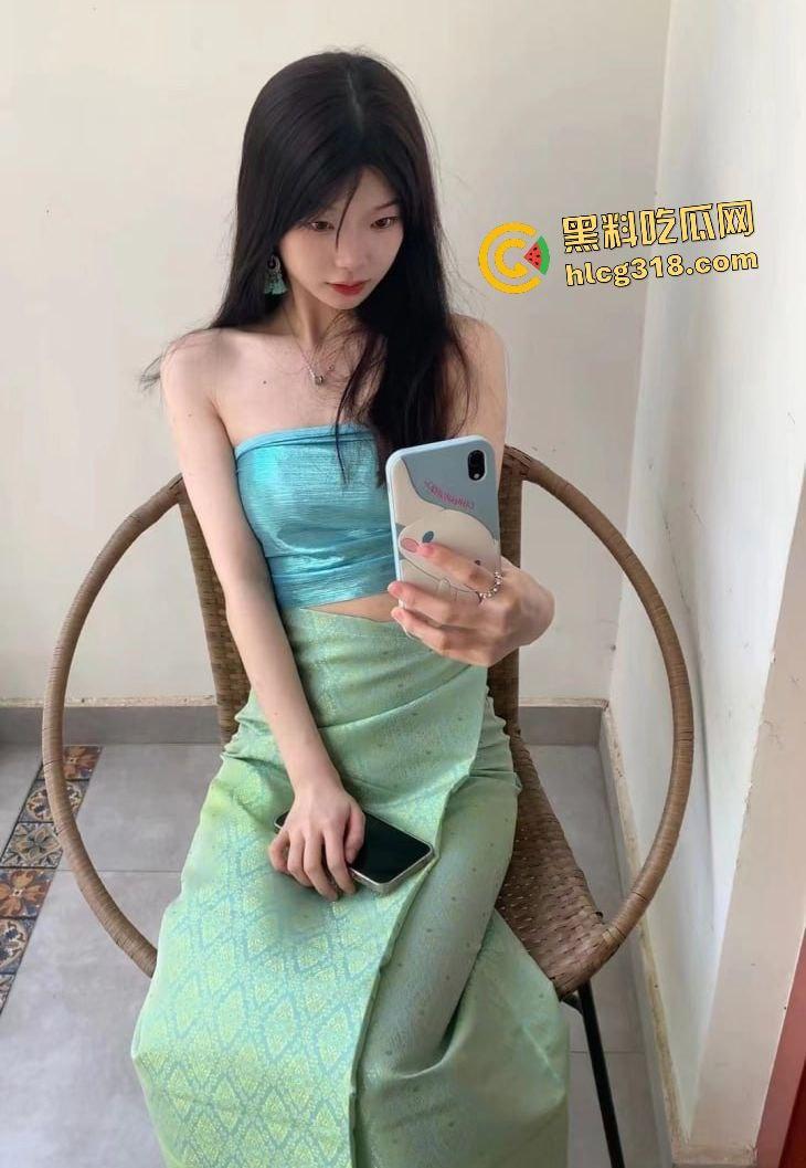 福利姬【下山绵羊】极品校花用自慰炮搞到尿失禁，喜欢白虎的老板给重金直接插到爽！-2