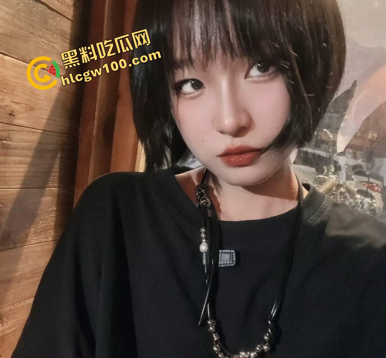 湖北美术学院爱cos的精神妹【林允怡】情趣渔网各种诱惑榨精，后怼撞击炮台骚贱淫叫！独家曝光流出！-5