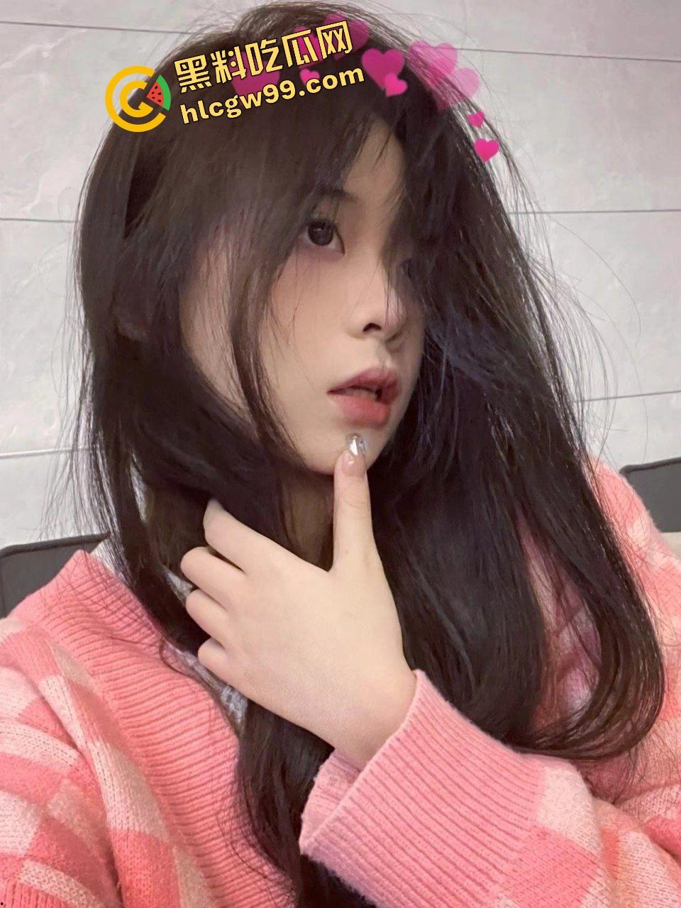 海南艺术职业舞蹈生瑜伽妹【李斯怡】练完瑜伽课外出跪地深喉口爆，掰开骚穴享受填满，独家曝光流出！-3