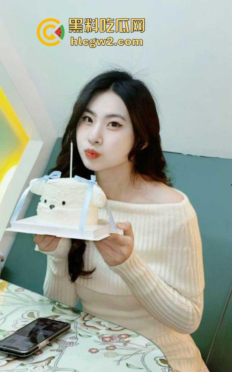 安徽亳州职院05年小母狗骚货『倪书函』露逼照疯传  拍全裸骚照把骚穴拍成艺术品  骚穴直接摆给你看！-1