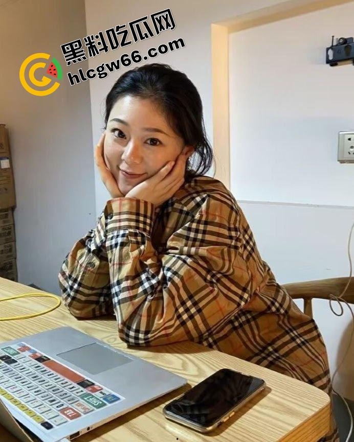 南通【罗佳佳】白天打表格晚上打炮，酒吧勾搭调酒师当场被插烂，被男友发现反手发进国产区！-10