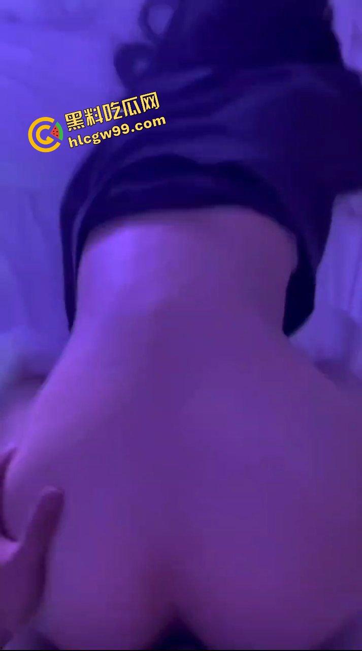 抖音清纯少女女网红反差婊『1an』卫生间露奶私拍发金主，早期酒店约操大哥后入娇喘！原创独家曝光流出！-7