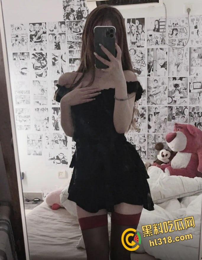 抖音网红【宥子柚】，高颜值母狗与榜一大哥激情做爱，粉嫩白虎小穴被插的白浆直流，第二天逼都肿了 !-3