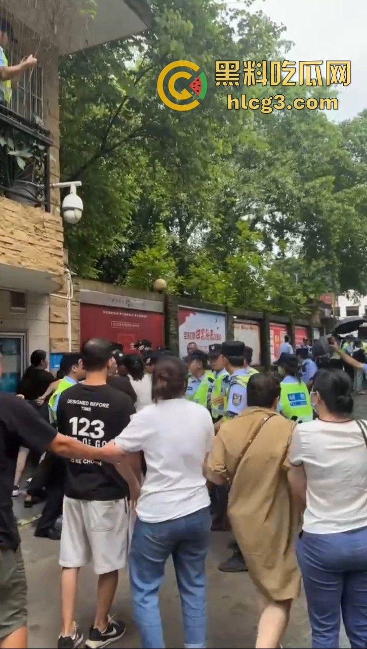 广州寄锦教育老板【崔一曼】以入户考试包过著名 诈骗几千人上亿元 被骗群众集体维权 最终被警方逮捕-10