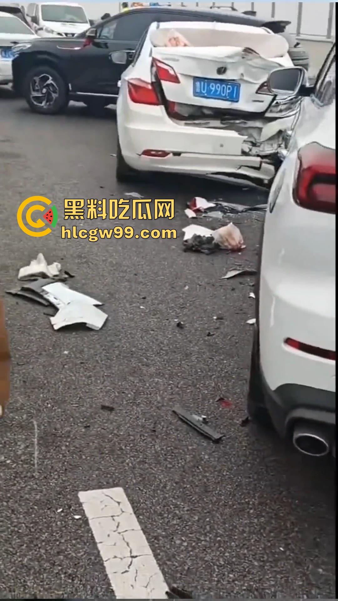 台辉高速黄河大桥段发生多车相撞，事故原因雪天 大雾 路面结冰，春节返程高峰，谨慎驾驶！-2