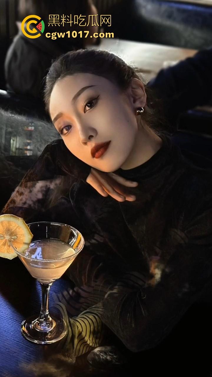 重金拿下高颜值中国舞老师，私下淫荡到巅峰女神变顶级精盆，黑丝长腿翘臀高撅，粉嫩白虎紧穴湿漉漉！-3