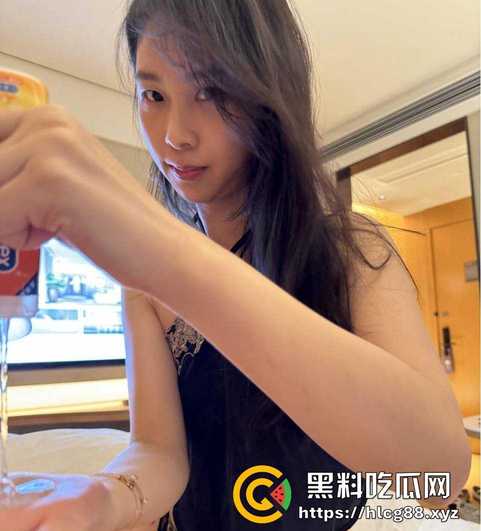 白天给人美容晚上取精滋润骚逼 揭阳时肌美容少妇【范慧慧】全方位服侍金主爽爆了的视频曝光流出！-7