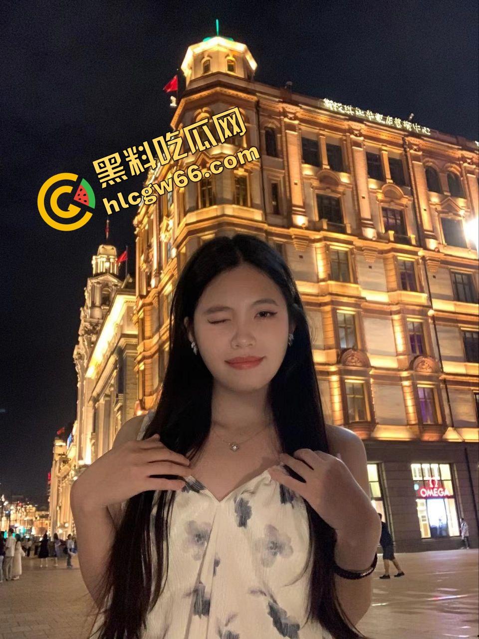 南方学院大三骚御姐【宁宁】外表清冷床上是欠干母狗，被男友后入插到发浪尖叫，粉嫩穴穴连喷三次！-1