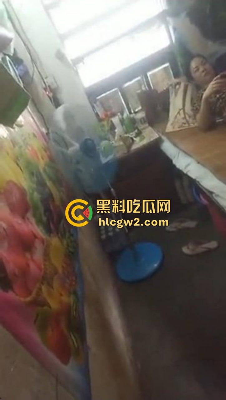 火车站50块少妇快餐被砍到30元，哥们格局太小，被熟妇当场开喷不如回家买青菜！-4