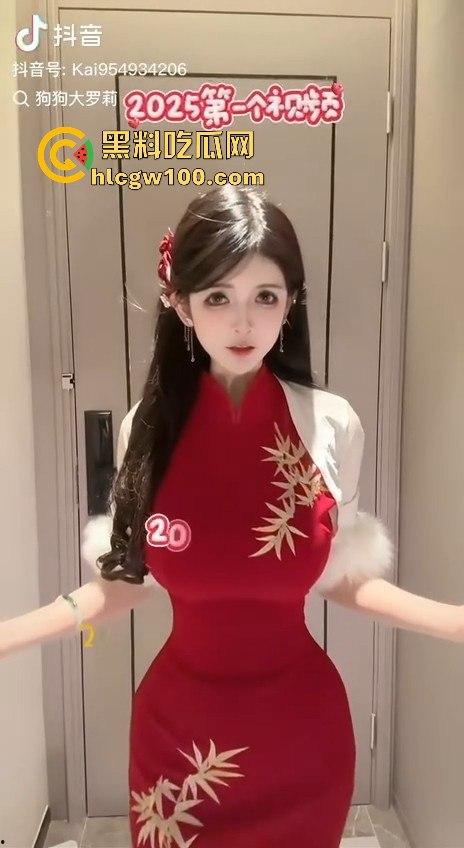 借着抖音cos网红【狗头萝莉】提前拜年的视频，小编最近整理了一下这位巨乳网红的经典视频，经典巨乳还是这么百看无厌！-5