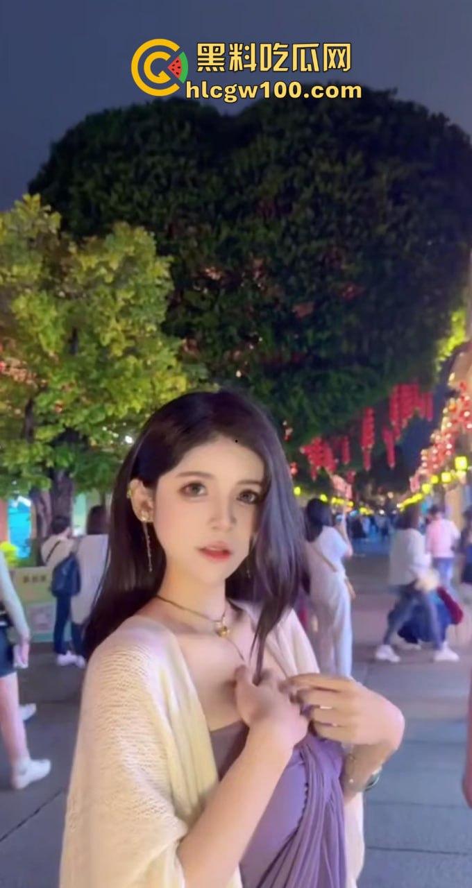 借着抖音cos网红【狗头萝莉】提前拜年的视频，小编最近整理了一下这位巨乳网红的经典视频，经典巨乳还是这么百看无厌！-9