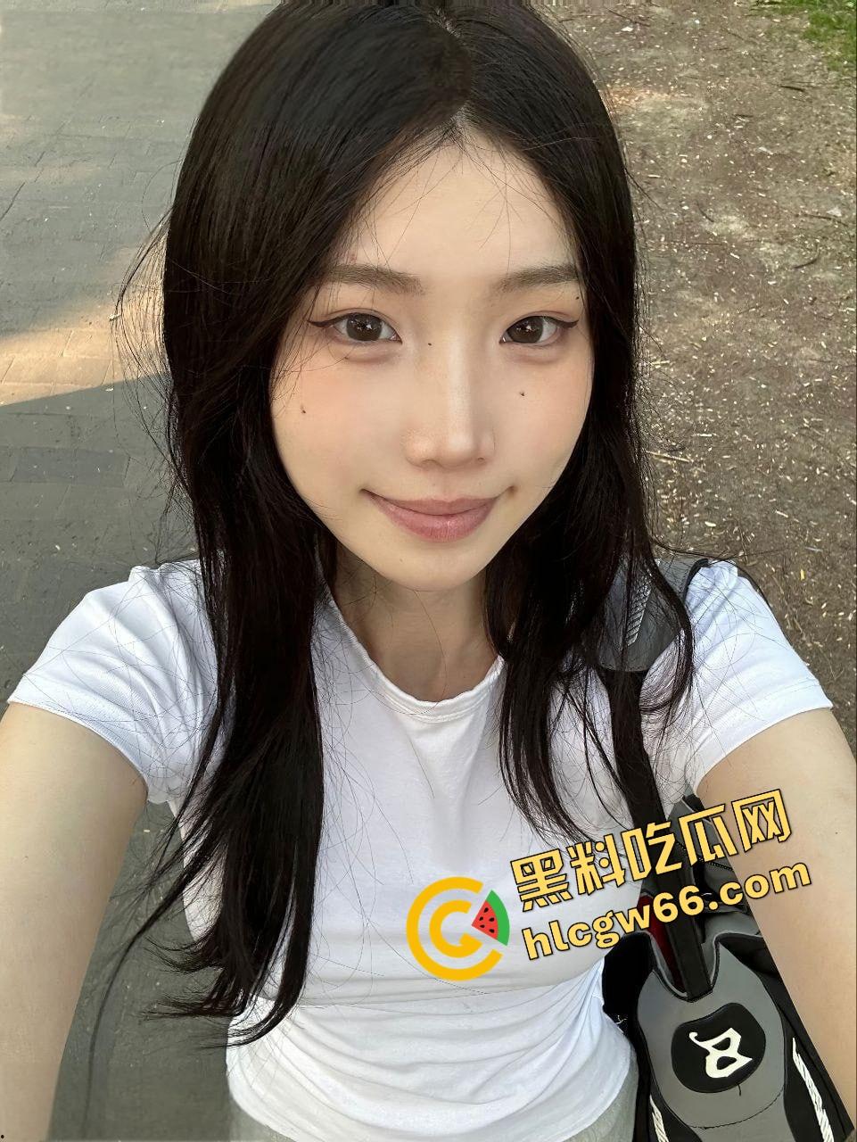 苏州学生妹【赵美凤】商场厕所跪舔被口爆，小嘴操成小穴，拉丝吞精舔根到底，男友在隔间撸到射！-4