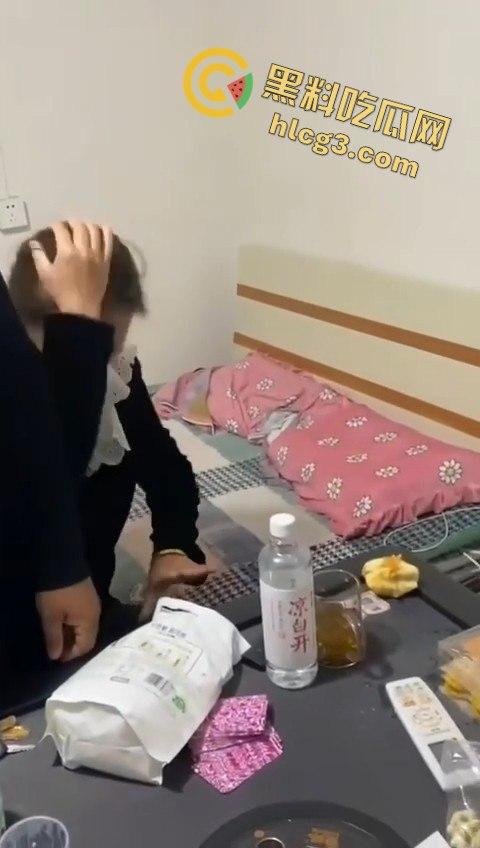 捉奸捉到奸夫淫妇现场！网友发问：为啥不先离婚？-7