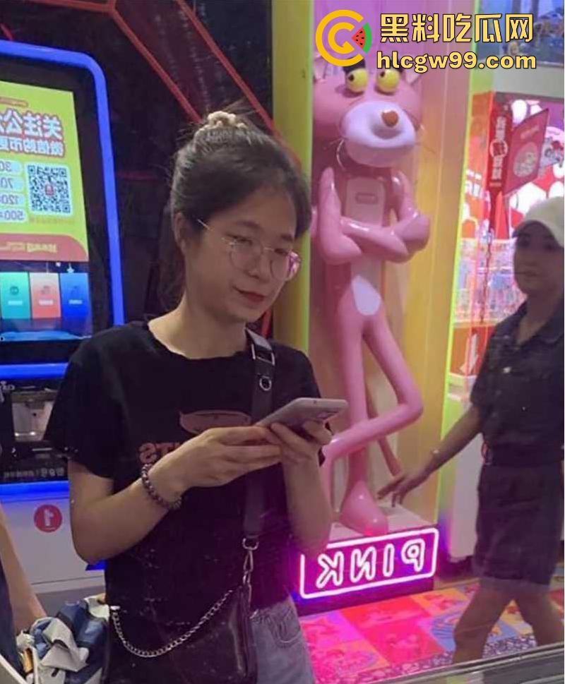 你一生所追求的白月光其实只是别人的胯下母狗！广州大学【魏书玲】与男友私密视频流出，淫骚自拍反差惊人。-5