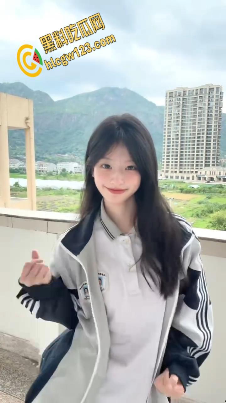 抖音娇嫩学妹【大潘大潘】，与男友酒店做爱被偷拍，后入爆插骚骚的的声音很动听!-2