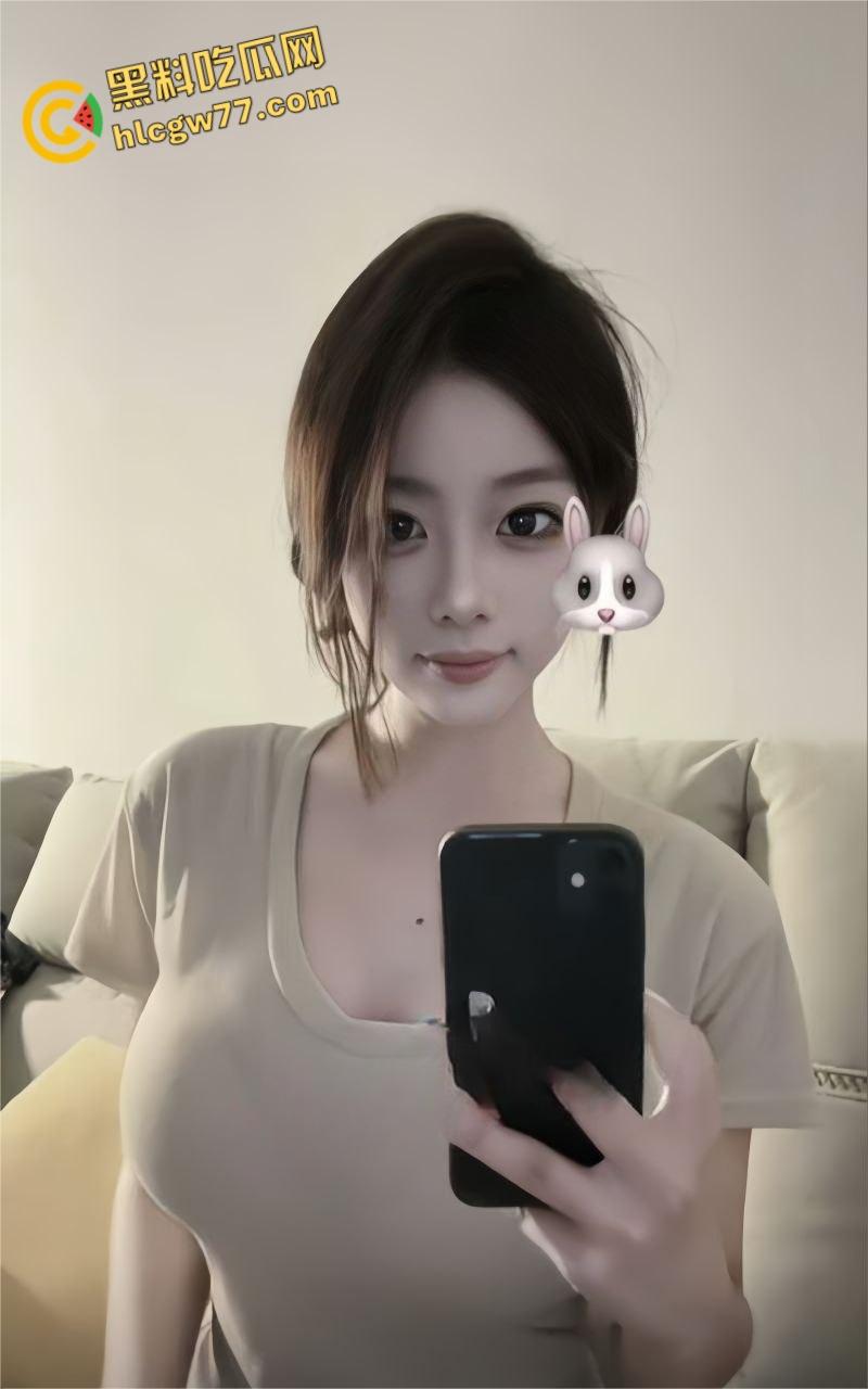 抖音【ibb】火辣写真炸屏!纹身尤物揉胸老头衫,翘臀浪叫骚翻全网!-4