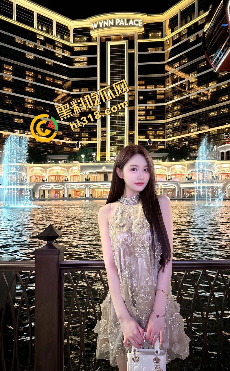 瓜友投稿牛仔裤剪开直接操,和大学同学开房欲望憋炸,撕碎裤子疯狂内射,原来这样操更有味道!-3