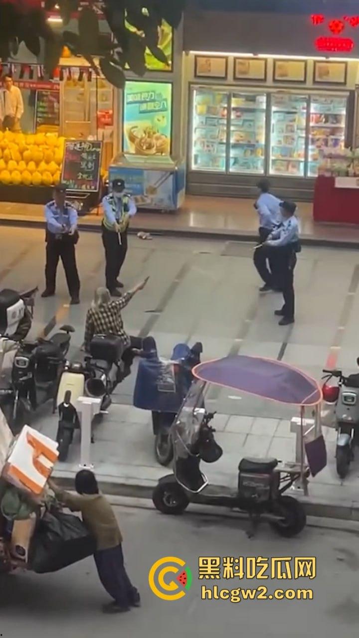 这不是拍戏！广州南沙一男子情绪失控街头挥刀砍人又割喉 被害人当场盖布 好吓人！-10