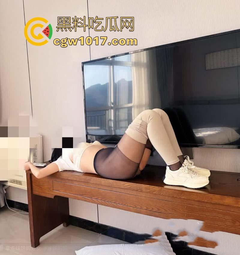 巨乳妹妹塞跳蛋发骚被发现，黑丝大奶勾引我操她，客厅扶窗猛攻后转战房间，狠狠骑乘帮骚逼止痒！-3