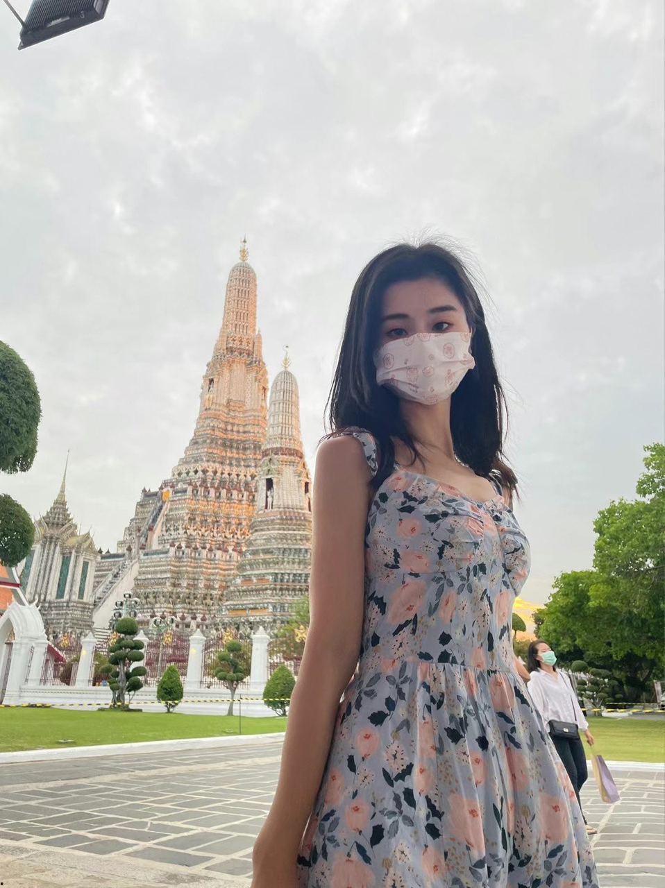 香港珠海学院 杨璐 脚踏五条船 香港内地两地卖逼 被同学发现直接送炮 自拍视频流出！-5