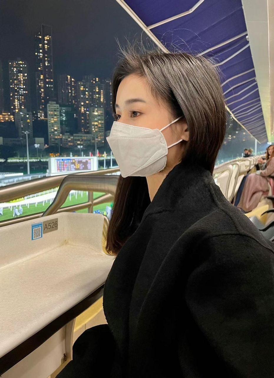 香港珠海学院 杨璐 脚踏五条船 香港内地两地卖逼 被同学发现直接送炮 自拍视频流出！-6