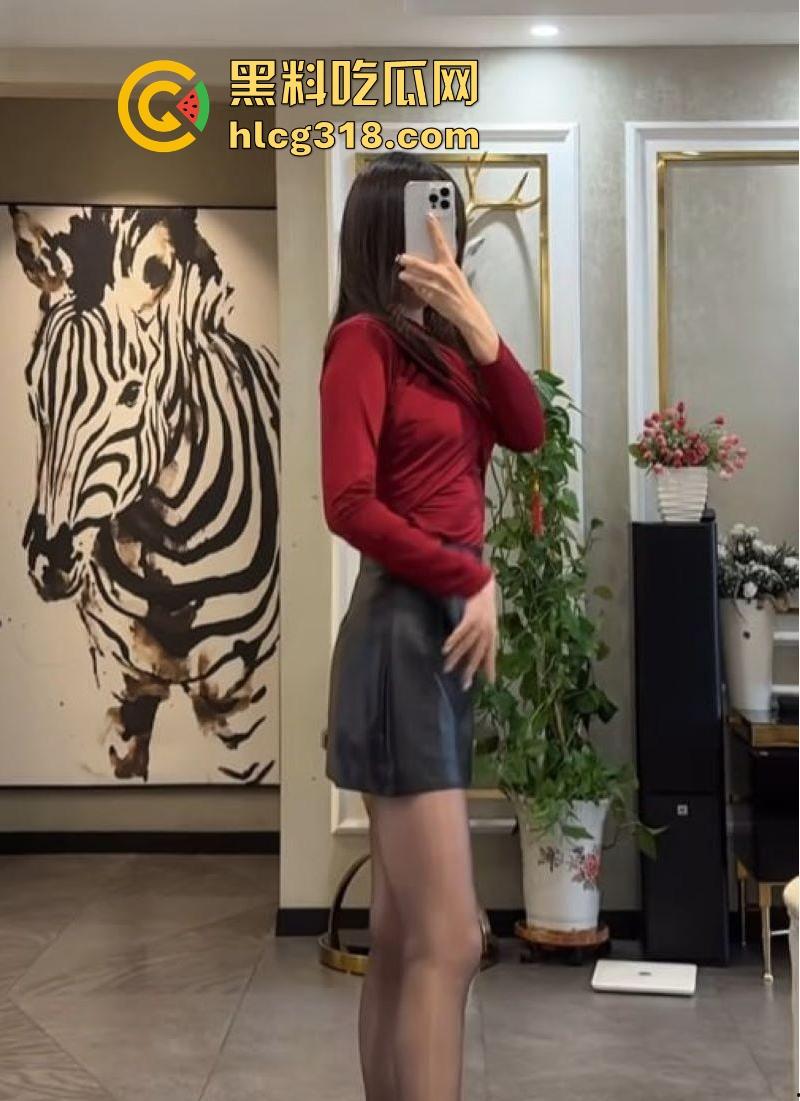 B站熟女御姐【Lady鹿的ootd】线下约炮视频曝光！成熟御姐深喉打桩，这腿，感觉比我命都长！-2