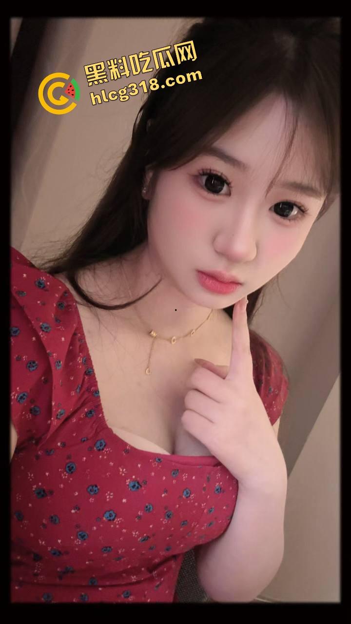 学生妹被金主包养玩成群交机器，3P起步5P封顶，钱到位随便上，有钱就能多人乱斗男友顶着绿帽加入！-2