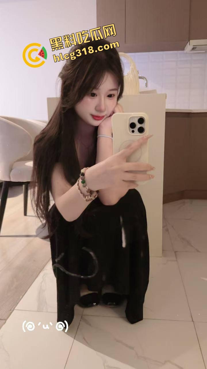 学生妹被金主包养玩成群交机器，3P起步5P封顶，钱到位随便上，有钱就能多人乱斗男友顶着绿帽加入！-6