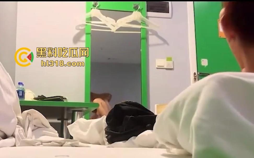 顶级性感小美酒后被红毛猥琐男强行猛插，假装矜持嘴上说着“不要”反被无套怒操，拔得时候还非常不情愿！-7