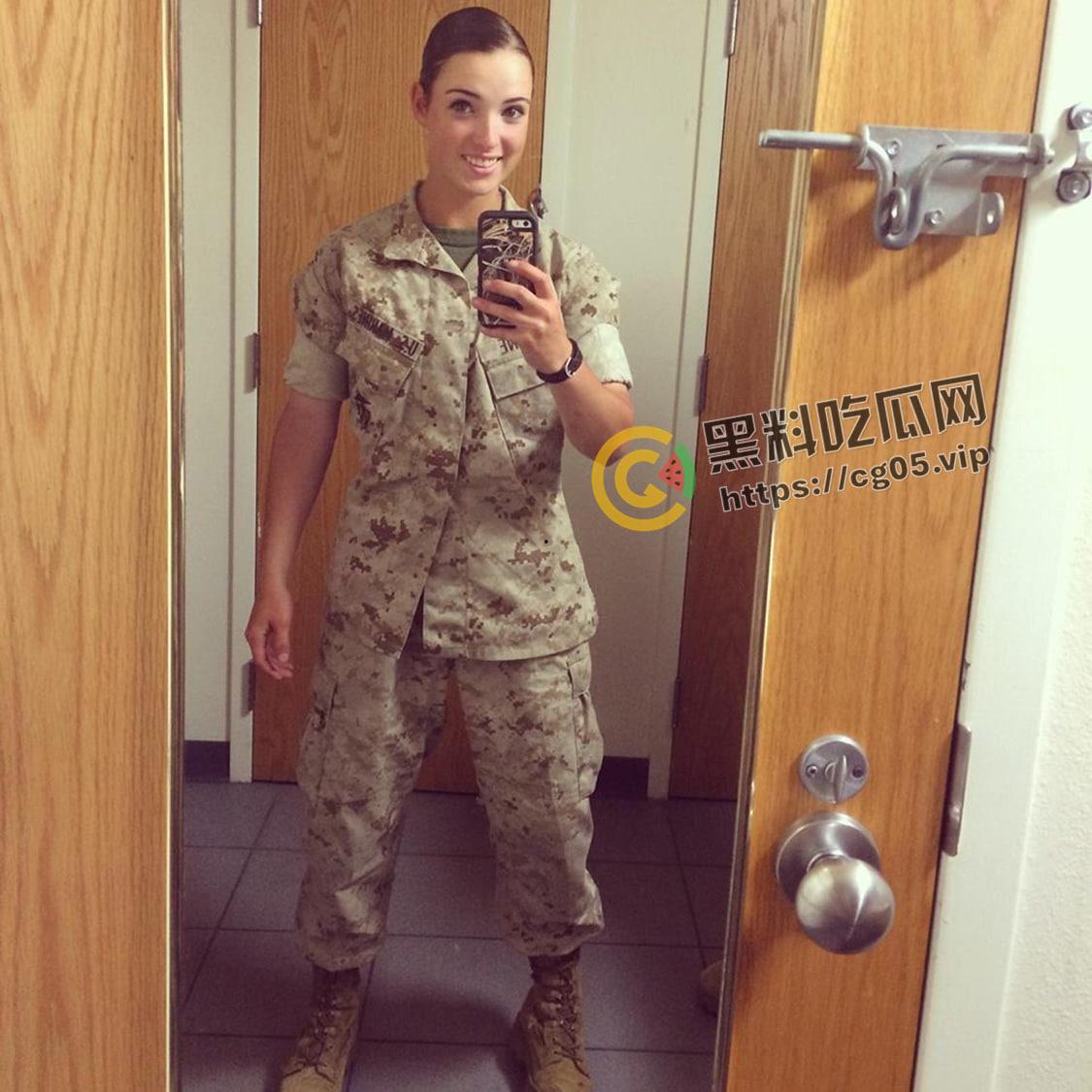 美国海军陆战队大洋妞反差婊 经受过部队专业训练的肉便器 我猜你的枪里没有子弹 因为已经被我榨干啦-1