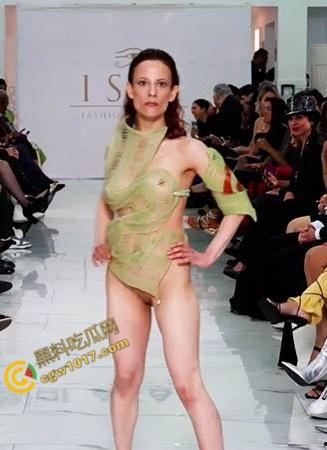 激情荷兰时尚展:裸露模特颠覆眼球,薄纱飘舞间激情四射,色情与高雅交相辉映,撩人心弦!-3