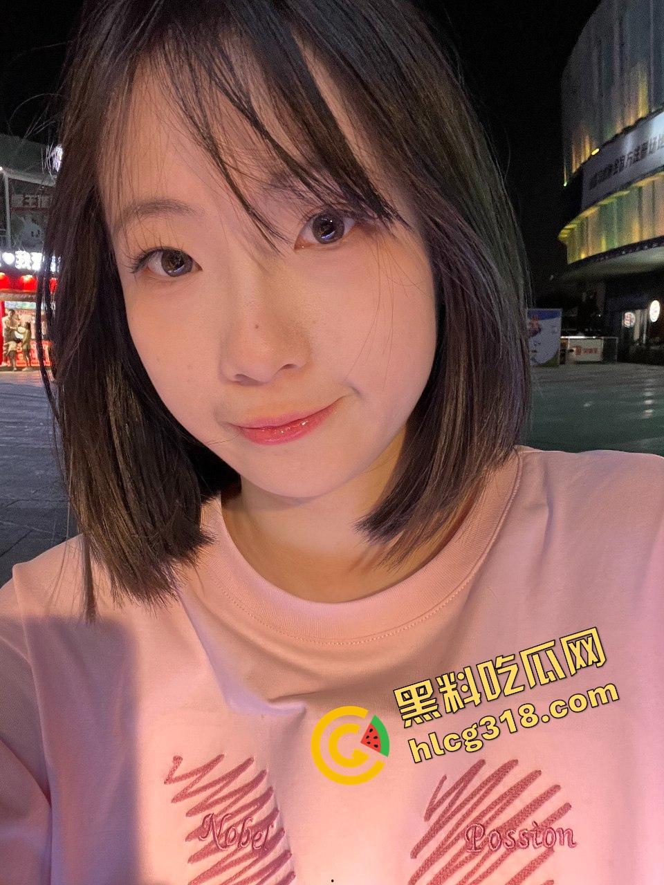 和谐号高铁精虫上脑怎么办?直接带到厕所里口一发,精液在时速220的高铁上喷射在嘴里妙不可言!-7