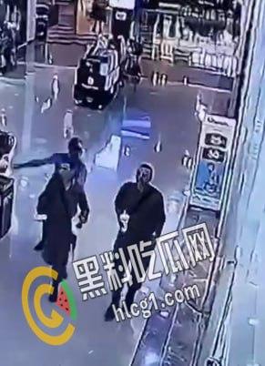 巴勒斯坦男子 在以色列北布城市卡梅尔的商场中行刺两名以色列士兵 随后被步枪扫射打死-2