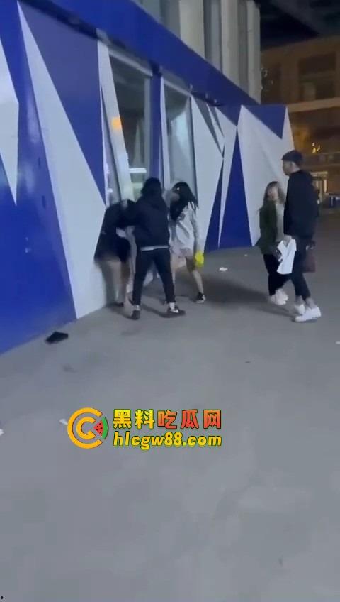 哈尔滨精神小伙大战精神小妹，化最丑的妆打最狠的架，地上全是血，社会摇直接进化成血战街头！-9