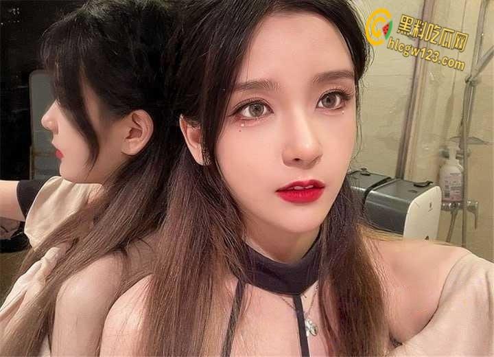 LPL四花旦Rita电竞椅震动风,擦边视频露鲍鱼,自导自演在电竞椅上露奶自慰!-8