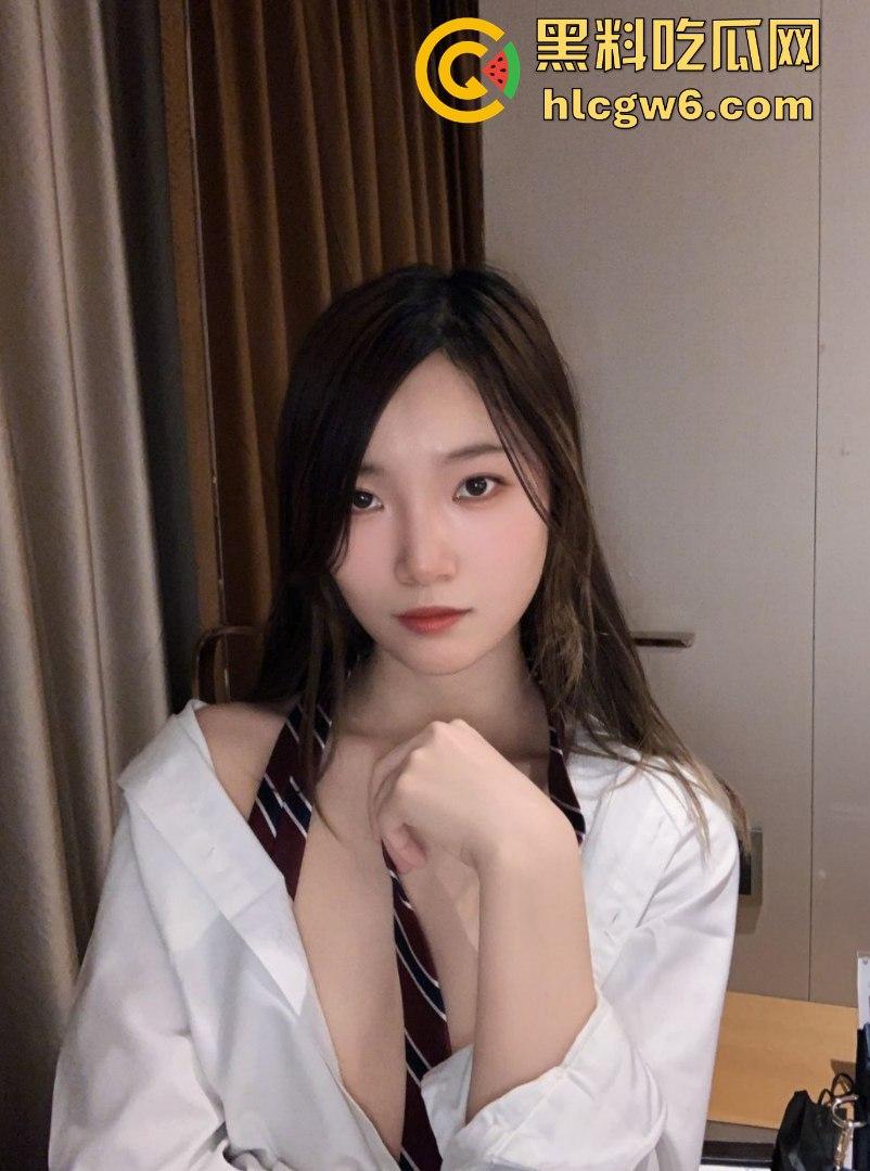 南京中医药大学红发学生妹『 徐思涵』陪金主伴游 白天是摄影师晚上是肉便器 情趣内衣换着花样骚视频流出！-17